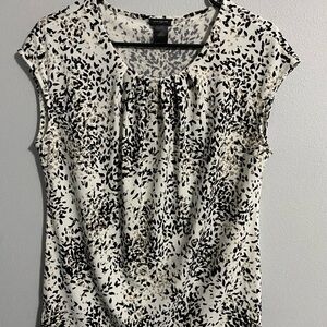 Ann Taylor Black and White Patterned Blouse
